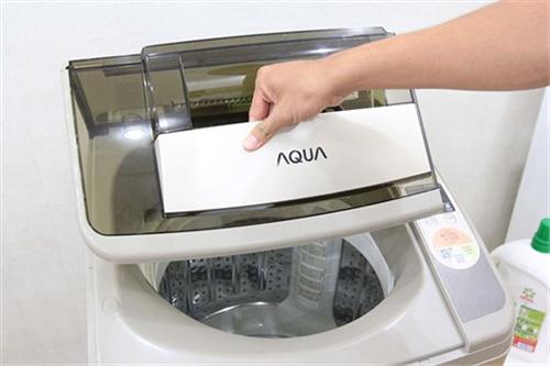 Máy giặt AQUA U700Z1T        
